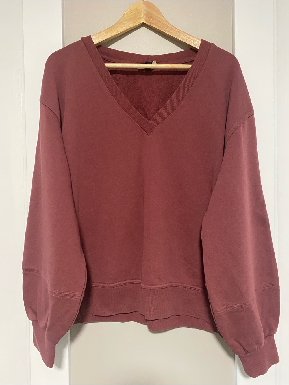 Universal V-Neck Pullover Sweater - Rosewood